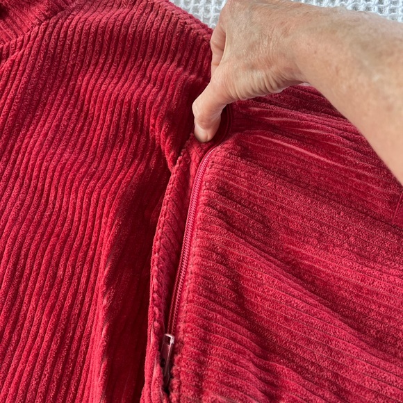 The Red i Corduroy jacket with detachable sleeves. - Picture 3 of 10